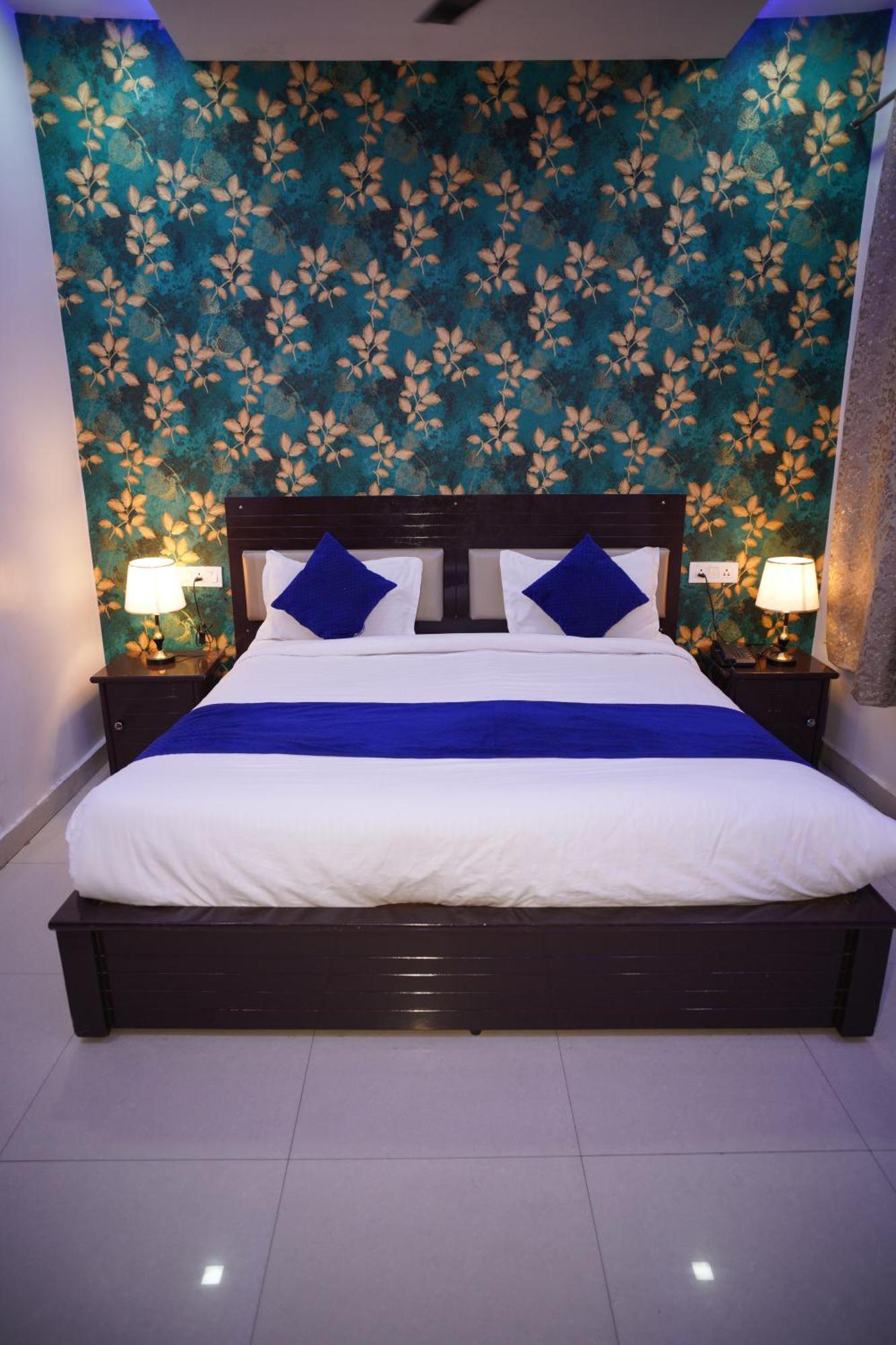 Blue Sky Hotels And Banquet Kanpur Exterior foto